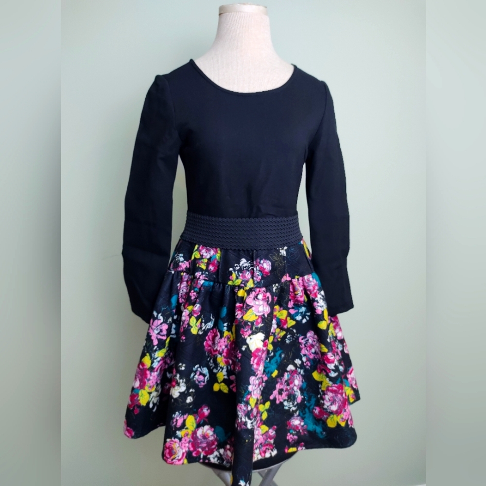 Dinning dress with floral pattern
